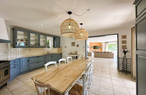 La Londe-les-Maures House | Provençal villa for 10 people with air conditioning and sea view, featuring a private heated.