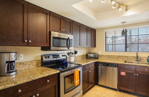 Palm Springs Apartment | PS I love you - Pool & Grill!