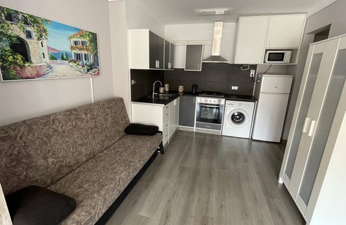 Roses Town Center Apartment | PSU. Studio in the centre, 100m from the beach, parking