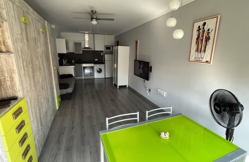 Roses Town Center Apartment | PSU. Studio in the centre, 100m from the beach, parking