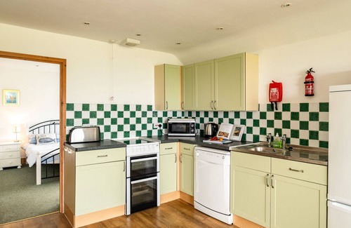 Port Isaac Cottage | PUFFIN LODGE, pet friendly, character holiday cottage in Port Isaac