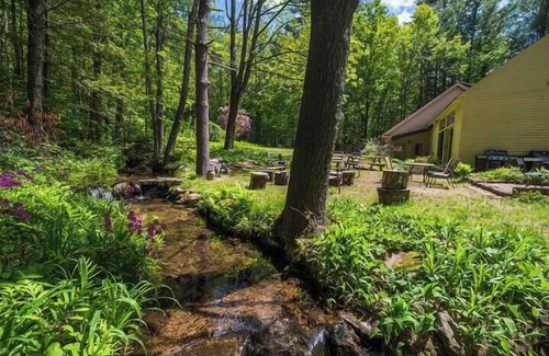 Intervale House | Pumpkin Hollow House/HotTub/Prvt Brook/Large Yard