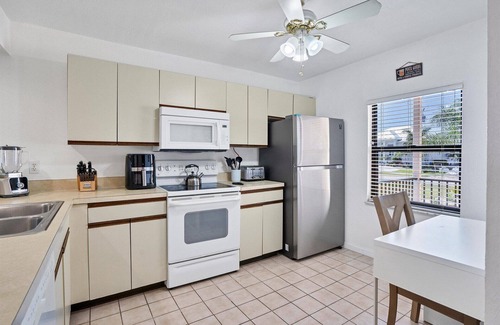 Punta Gorda Condo | Punta Gorda 2-Bedroom Canalfront Condo with Dock and Pool