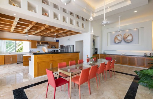 Puerto Juarez Villa | Punta Sam, Spacious 6BR Beachfront Villa in Cancún with Private Pool & Jacuzzi