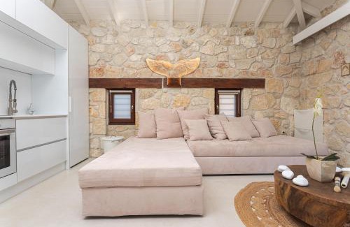 Siviri House | Pure Amber Suite Elani