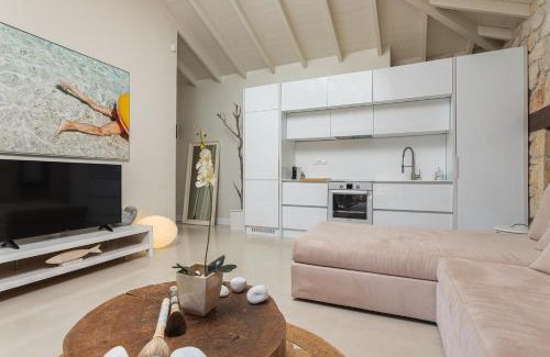 Siviri House | Pure Amber Suite Elani