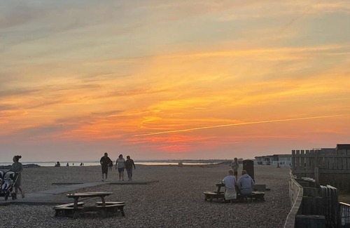 Selsey Resort | Pure-Living West Sands Sunshine and Sea View - 3 Bedroom lodge at SEAL BAY