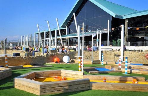 Selsey Resort | Pure-Living West Sands Sunshine and Sea View - 3 Bedroom lodge at SEAL BAY