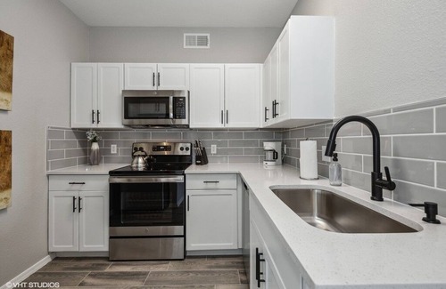 Desert View Village Apartment | Pure Suites Ascent 2 Bed Gym Pool Cabana in Phoenix