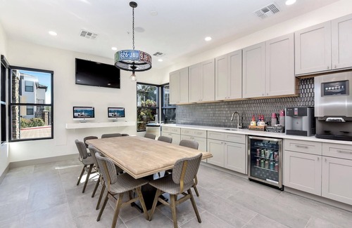 Desert View Village Apartment | Pure Suites Ascent 2 Bed Gym Pool Cabana