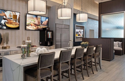 Desert Ridge Apartment | Pure Suites One Bedroom Desert Ridge Gym Pool Pickleball Tennis Golf Simulator