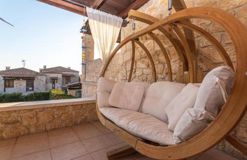 Siviri House | Pure White Suite Elani