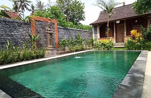Batuan House | Puri Astrani is a villa that has 2 bedrooms with private pool