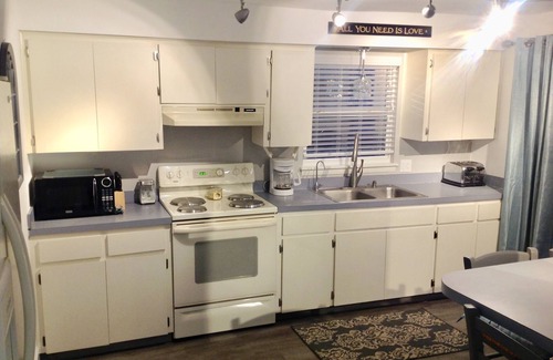 Largo House | Purple Pool House,2/2 & Seahorse Suite,1/1 w/private pool deck, close2 beaches!