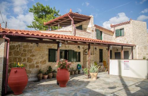 Pirgou House | Pyrgou Villa with Shared Swimming pool