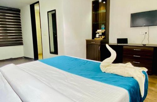 New Delhi Hotel | Qotel Hotel Rajouri Garden Above Ritu Marbles, Near Rajouri Garden Metro Station-Couple Friendly