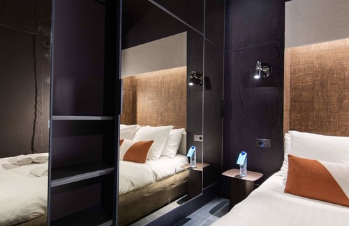 Les Iles Apartment | Quai Bourbon - One Bedroom Apartment, Sleeps 2