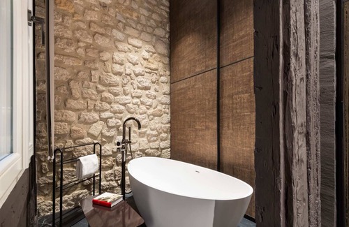 Les Iles Apartment | Quai Bourbon - One Bedroom Apartment, Sleeps 2