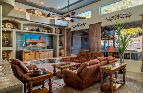 East Mesa House | Quail Mountain Desert Resort: Heated Pool, Mt Vews, all BR's King & TV's, Hiking