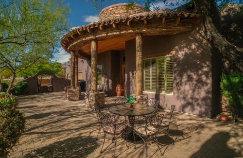 East Mesa House | Quail Mountain Desert Resort: Heated Pool, Mt Vews, all BR's King & TV's, Hiking