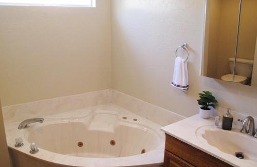 Dunbar Spring Apartment | Quail's Nest - Downtown Studio