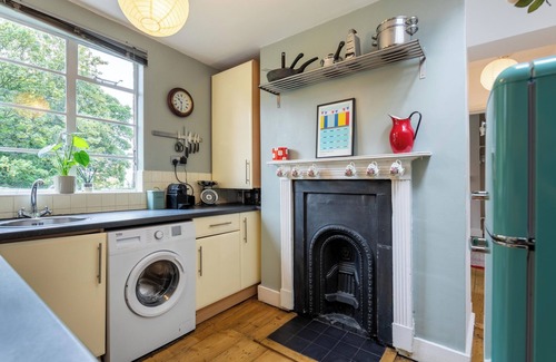 Hackney Apartment | Quaint 1BD Victorian Flat in Iconic Neighbourhood
