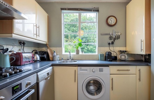 Hackney Apartment | Quaint 1BD Victorian Flat in Iconic Neighbourhood