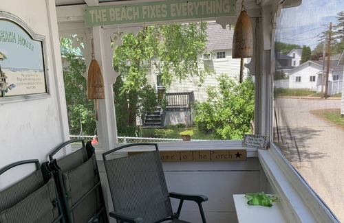 Old Orchard Beach Cabin | Quaint 2 Bedroom Cottage in Old Orchard Beach