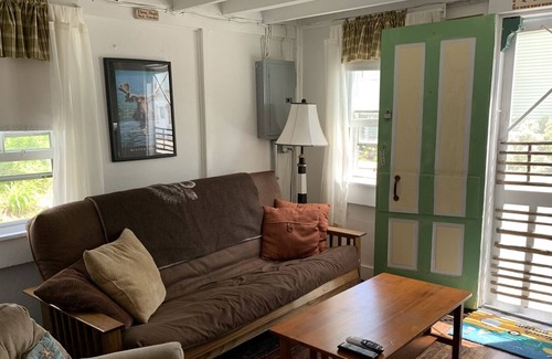 Old Orchard Beach Cabin | Quaint 2 Bedroom Cottage in Old Orchard Beach