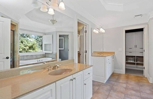 Sandy Springs House | Quaint 4-bedroom house with a basement in brilliant Atlanta/sandy springs