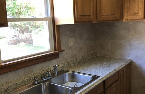 South Kingstown Cottage | Quaint Beach Cottage Walk to Narrow River
