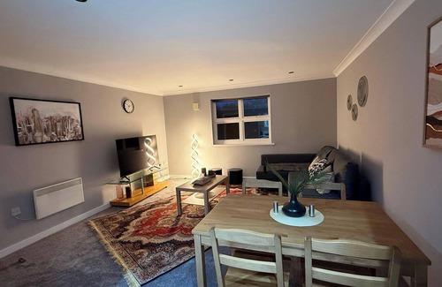 Bracknell Apartment | Quaint Bracknell Apartment with Two Bedrooms