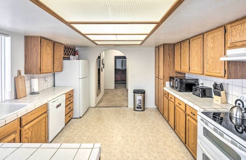 Sunridge Estates House | Quaint Bullhead City Getaway ~ 2 Mi to River!
