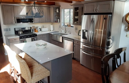 Truckee Cabin | Quaint Cabin Close to Ski Resorts and Donner Lake # Competitive Rates #