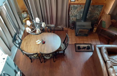 Truckee Cabin | Quaint Cabin Close to Ski Resorts and Donner Lake # Competitive Rates #