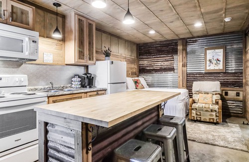 Rockport Cottage | Quaint cabin super close to the marina, restaurants and activities!