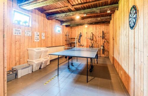 Bernister Ski Chalet | Quaint Chalet, Bernister