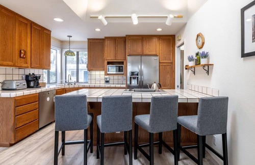 Palo Alto House | Quaint & Charming 4BR Tranquil Palo Alto Retreat