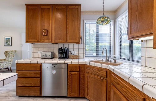 Palo Alto House | Quaint & Charming 4BR Tranquil Palo Alto Retreat