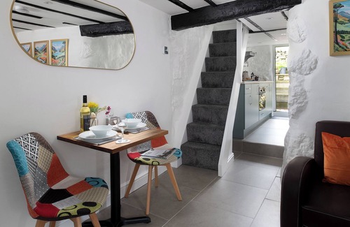 Dolgellau Cottage | Quaint, charming cottage featuring cosy log burner
