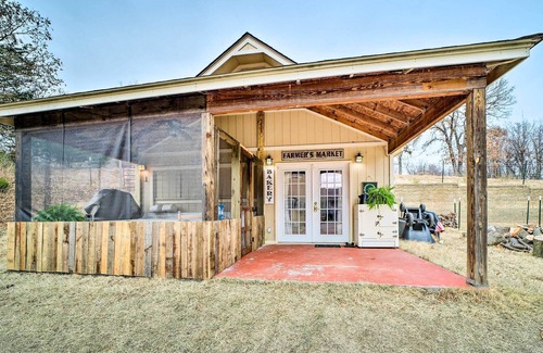 Sequoyah Apartment | Quaint Claremore 'Farm House' - Pet Friendly!