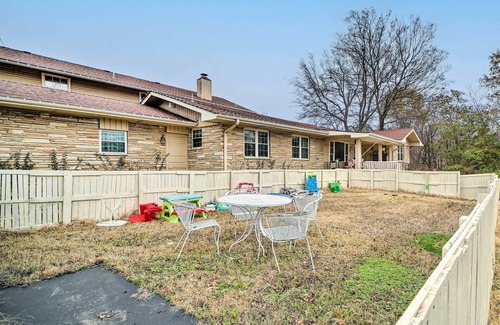 Sequoyah Apartment | Quaint Claremore 'Farm House' - Pet Friendly!