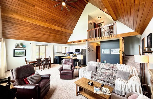 Canaan Valley House | Quaint Cottage! Close to Dolly Sods! Pets Ok! Fire Pit!