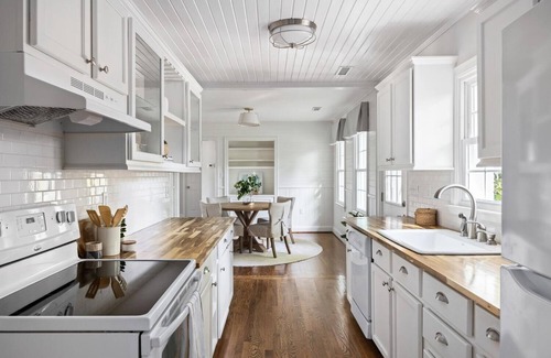 Mount Pleasant House | Quaint Cottage-Great Location with Hot Tub!