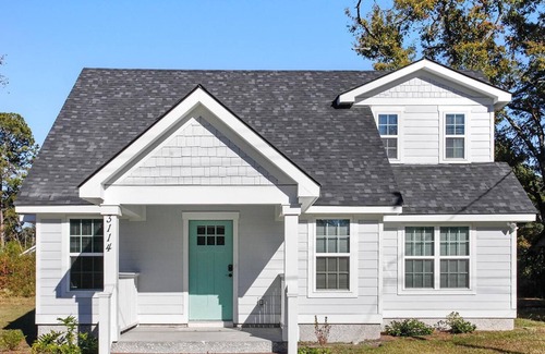 Thunderbolt House | Quaint Cottage Home on College