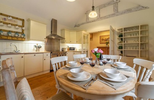 Higham House | Quaint cottage in the middle of a large beautiful private park - Barhams Cartlodge