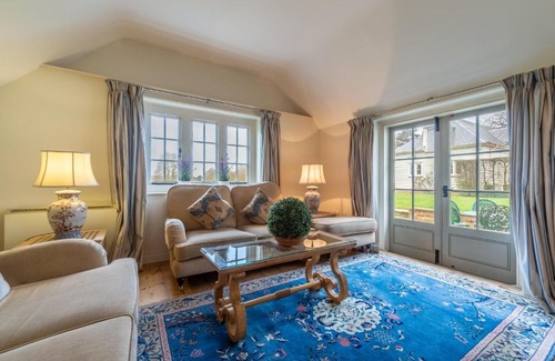 Higham House | Quaint cottage in the middle of a large beautiful private park - Barhams Cartlodge