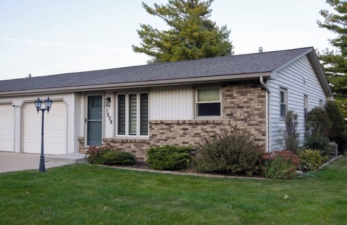 Green Bay House | Quaint Cottage near Lambeau Field