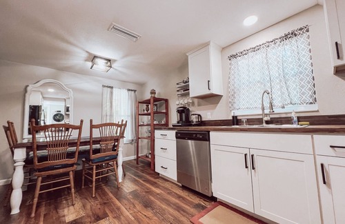 Gainesville Cottage | Quaint Cottage-Pet Friendly-UF Shands-Monthly Stays!