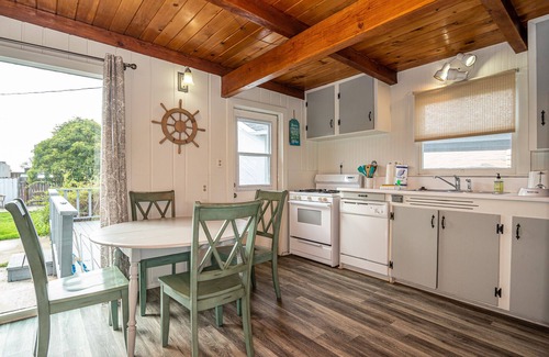 Cayucos House | Quaint & cozy home near town & the beach w/ a grassy backyard. Pet Friendly.